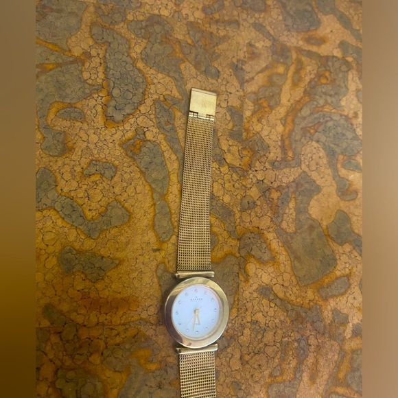 Skagen 107SGGD Gold Tone White Dial Swarovski Crystal Classic - Picture 2 of 7